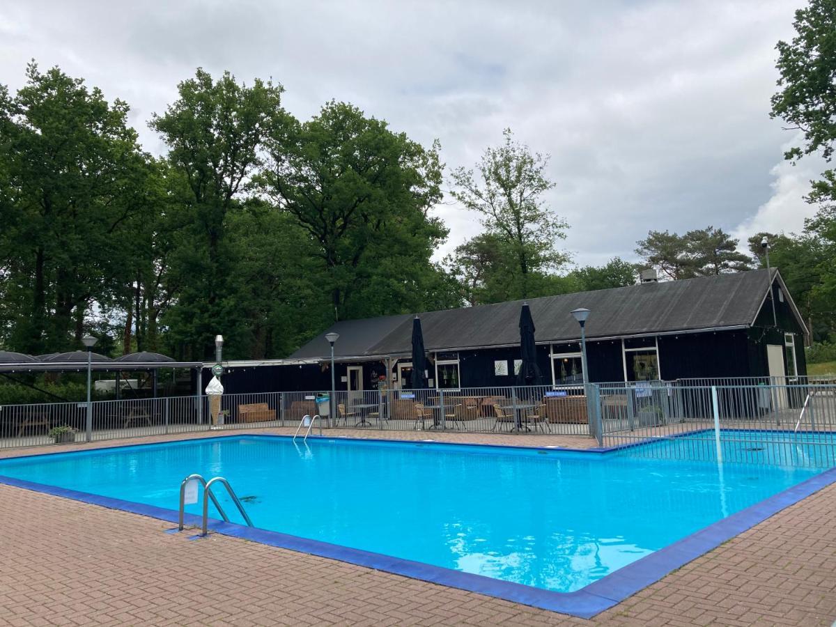 Wulft 47 Zonnig Gezellig 6P Chalet Met Zwembad In Bosrijke Omgeving Op Familie Camping De Vossenburcht IJhorst Ngoại thất bức ảnh