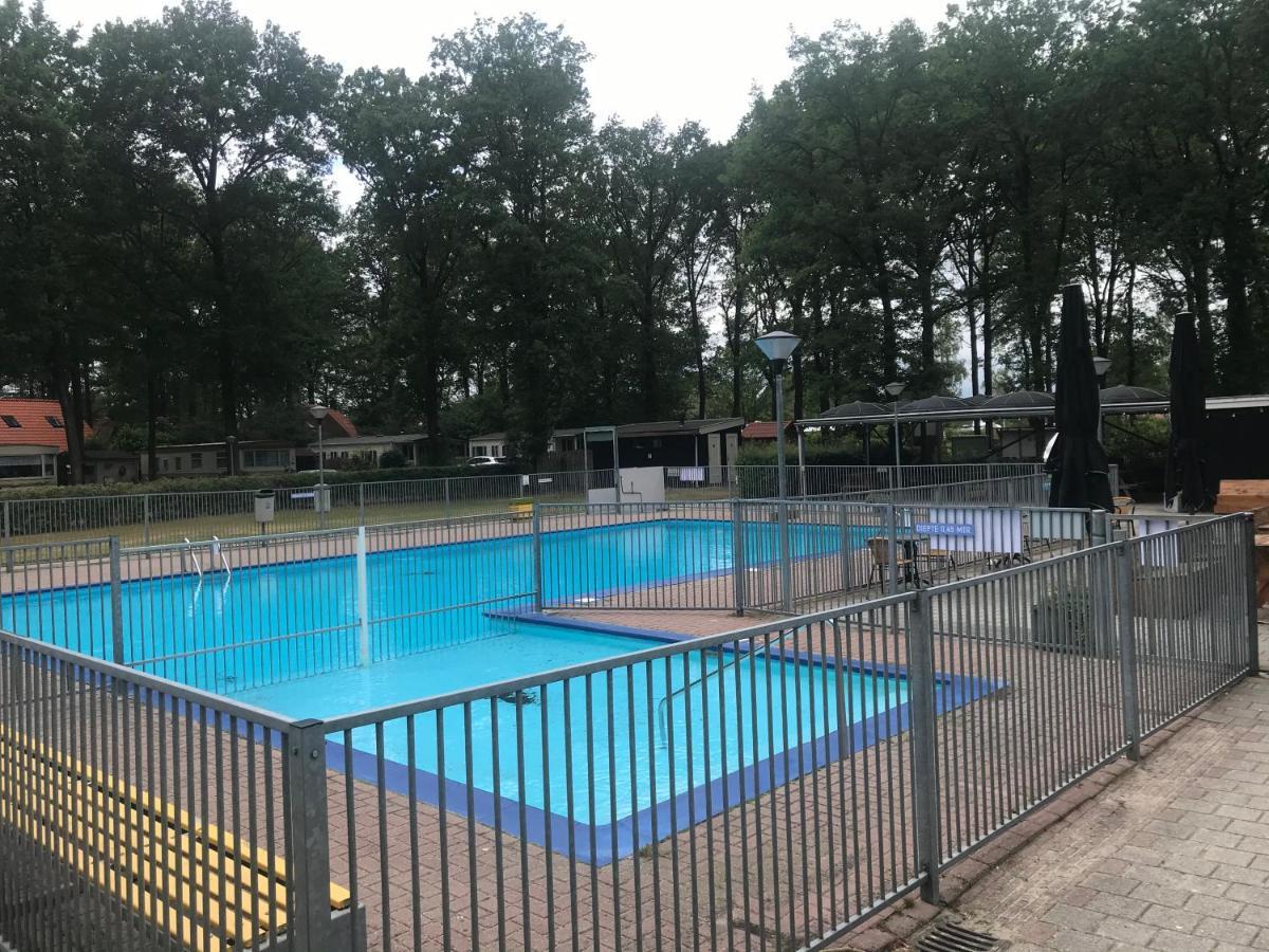 Wulft 47 Zonnig Gezellig 6P Chalet Met Zwembad In Bosrijke Omgeving Op Familie Camping De Vossenburcht IJhorst Ngoại thất bức ảnh